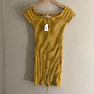 yellow spring dress with buttons. (NEW)